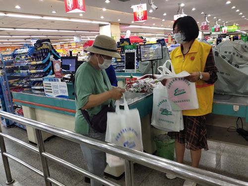 争做志愿服务先行军，吹响宣传咨询冲锋号